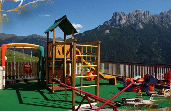 Family & Wellness Hotel Fontana Vigo di Fassa Zewnętrze zdjęcie